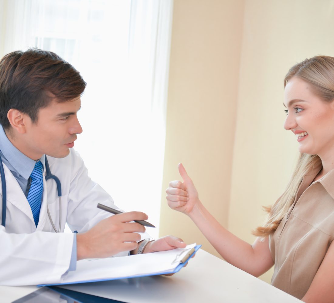 Family medicine physician meeting with a patient at Elon Health Primary Care in Davenport, FL